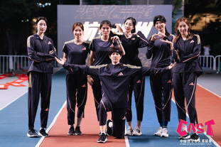 埃泽：丁丁是高水平足球思想家，这类球员是我自幼仰望的榜样（埃泽：丁丁是顶级足球智者，这样的球员是我从小崇拜的典范）