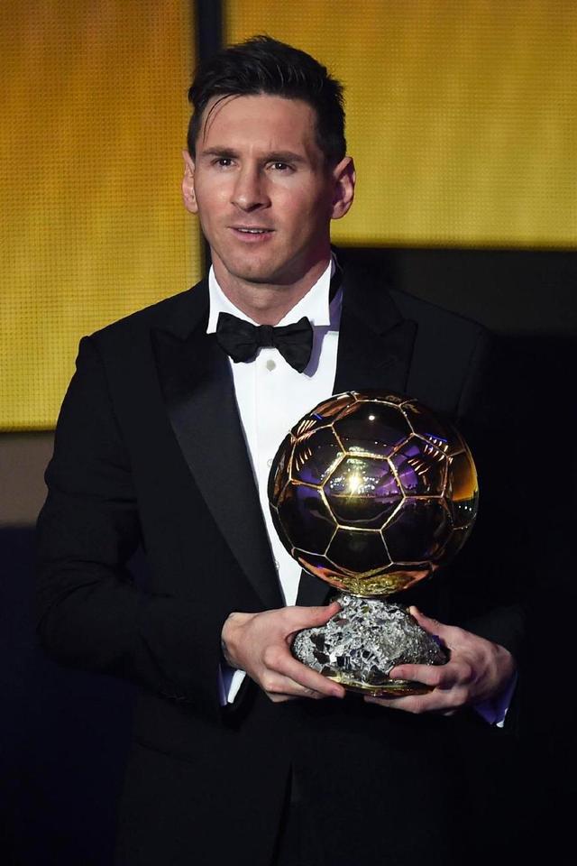 今天复出战独行侠！艾顿谈对位浓眉：防守他需要全队努力（艾顿今日复出迎战独行侠：谈防浓眉需全队合力）