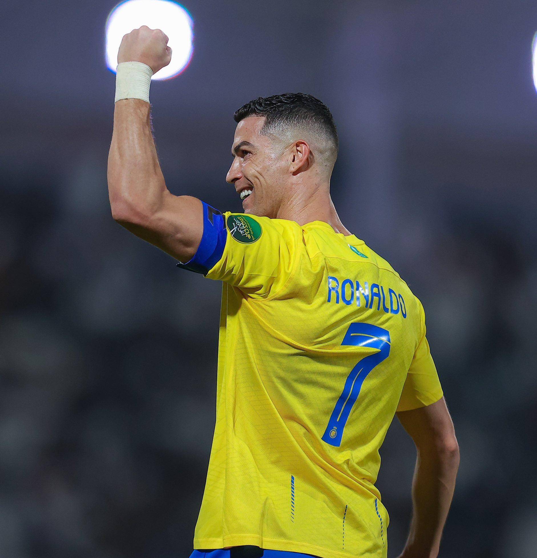 经济观察报：有关方面对国足洋帅年薪心理标准只有150万美元（经济观察报称：相关方面对国足外籍主帅年薪的心理价位仅为150万美元）