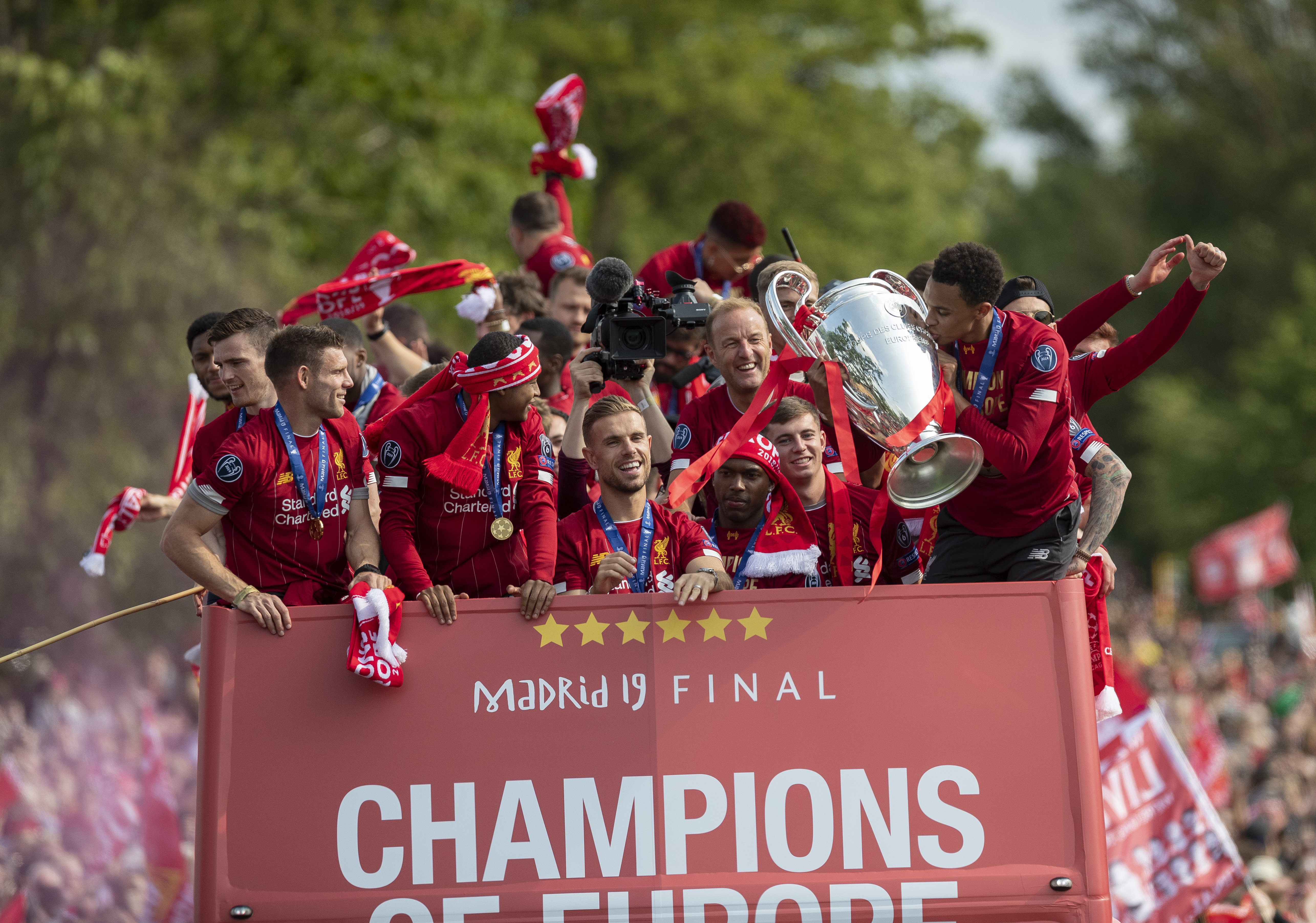 意天空：国米前锋博尼身患流感，将缺席对阵比萨的比赛（意天空：国米前锋博尼因流感缺席与比萨之战）