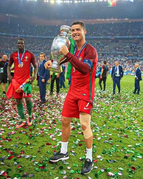 皇马欧冠客战利物浦大名单：阿诺德战旧主，贝林、姆巴佩在列（皇马欧冠客场战利物浦名单出炉：阿诺德对旧主，贝林厄姆与姆巴佩入选）