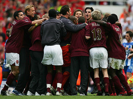 中超战报：弗兰克破门，席尔瓦双响，浙江队2-2青岛海牛（中超赛况：席尔瓦梅开二度，弗兰克建功，浙江2-2战平青岛海牛）