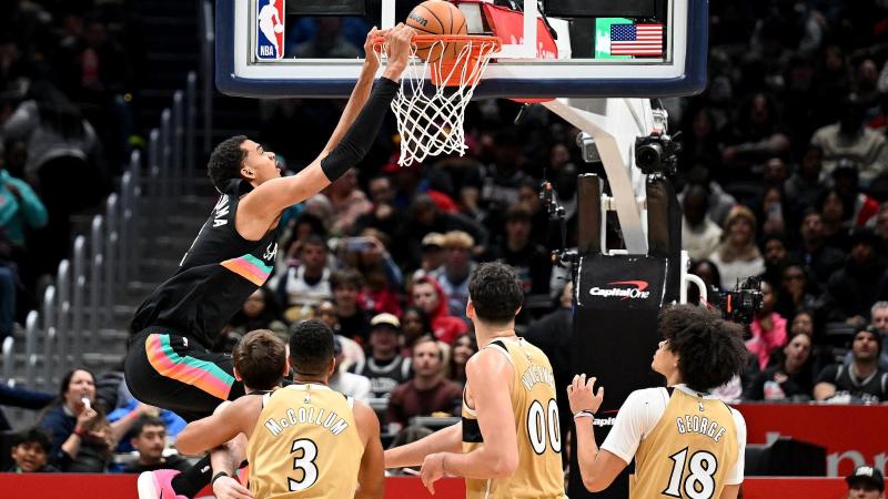 德尚在克莱枫丹问候球员：为卡马庆生、与坎特重逢（德尚现身克莱枫丹探访球员：为卡马庆生并与坎特久别重逢）