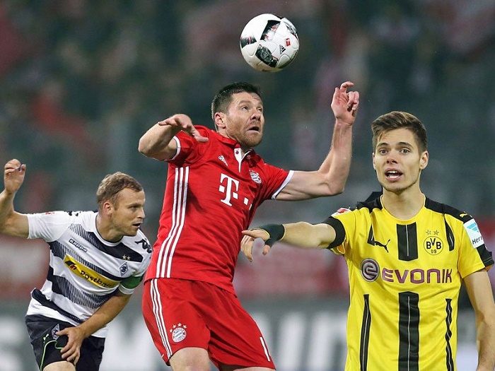 2025中足联颁奖会：成都蓉城刘殿座获中超最佳门将（中足联2025颁奖礼：成都蓉城刘殿座荣膺中超最佳门将）