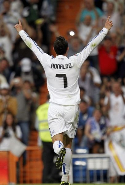 向余望谈冲超：感谢球迷和教练团队这一年的努力，我们做到了（向余望谈冲超成功：感谢球迷与教练组一年的付出，我们终于达成目标）